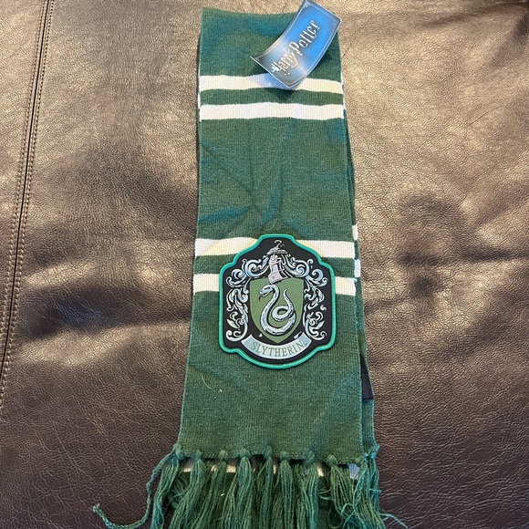 Harry Potter Green Slytherin Scarf with White Strips - Picture 1 of 4